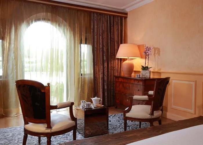 Chateau D'adomenil Hotel 4*